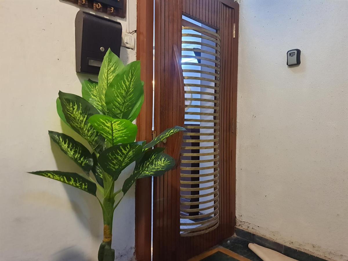 Osi Apartments Perry Cross Bandra West ムンバイ エクステリア 写真